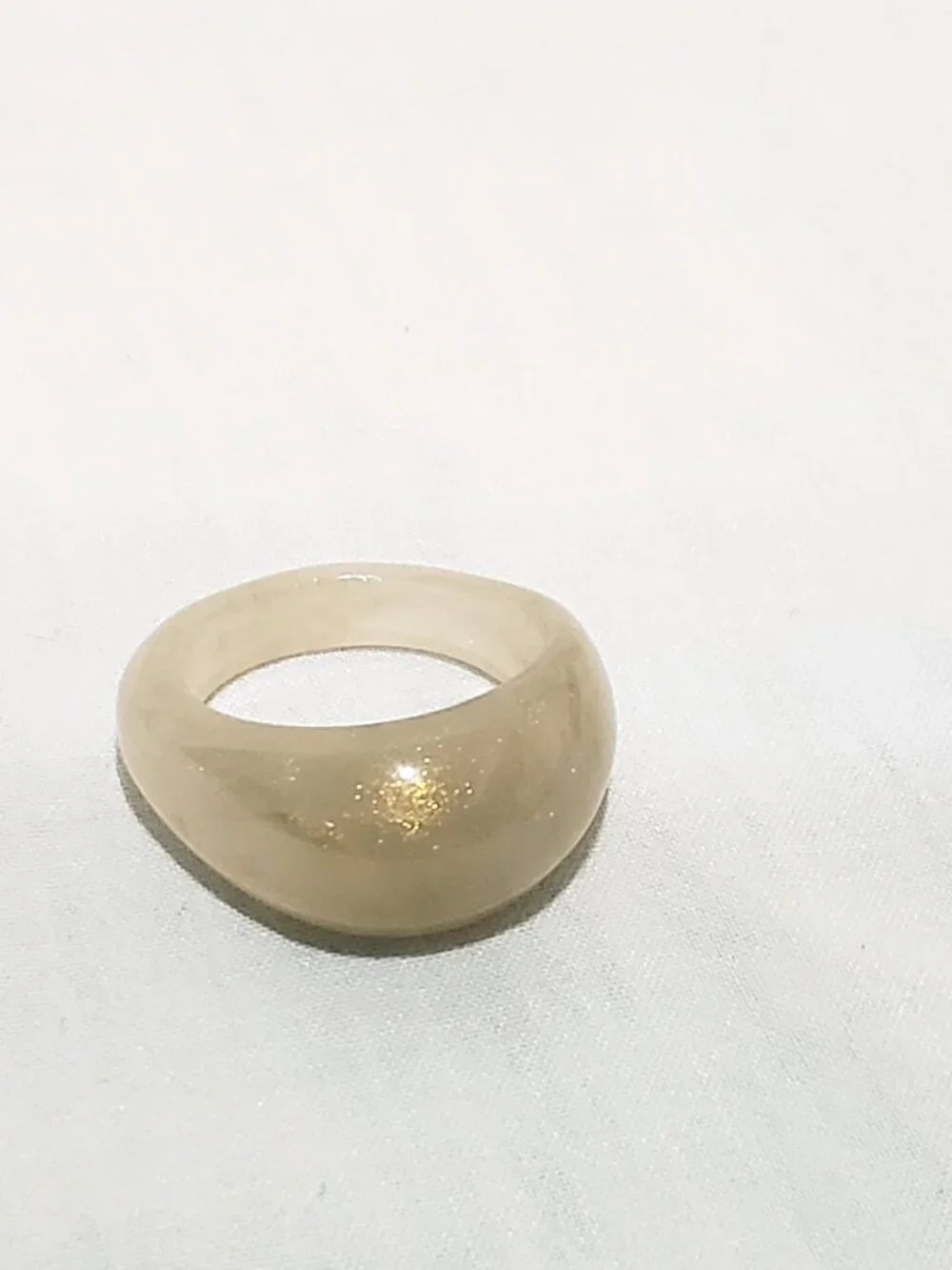 Chunky Dome Beige Acrylic Resin Ring Glossy Finish Gold Glitter Flecks Size 8